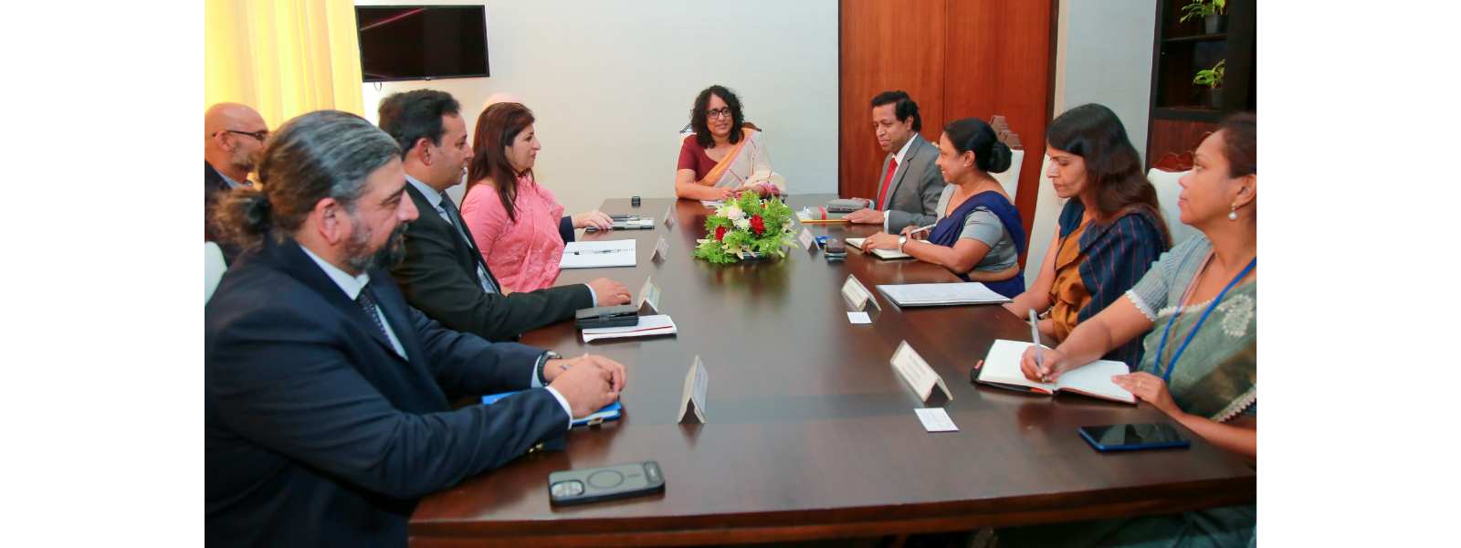 බිල්ගේට්ස් පදනම හා අගමැතිනිය අතර හමුවක්